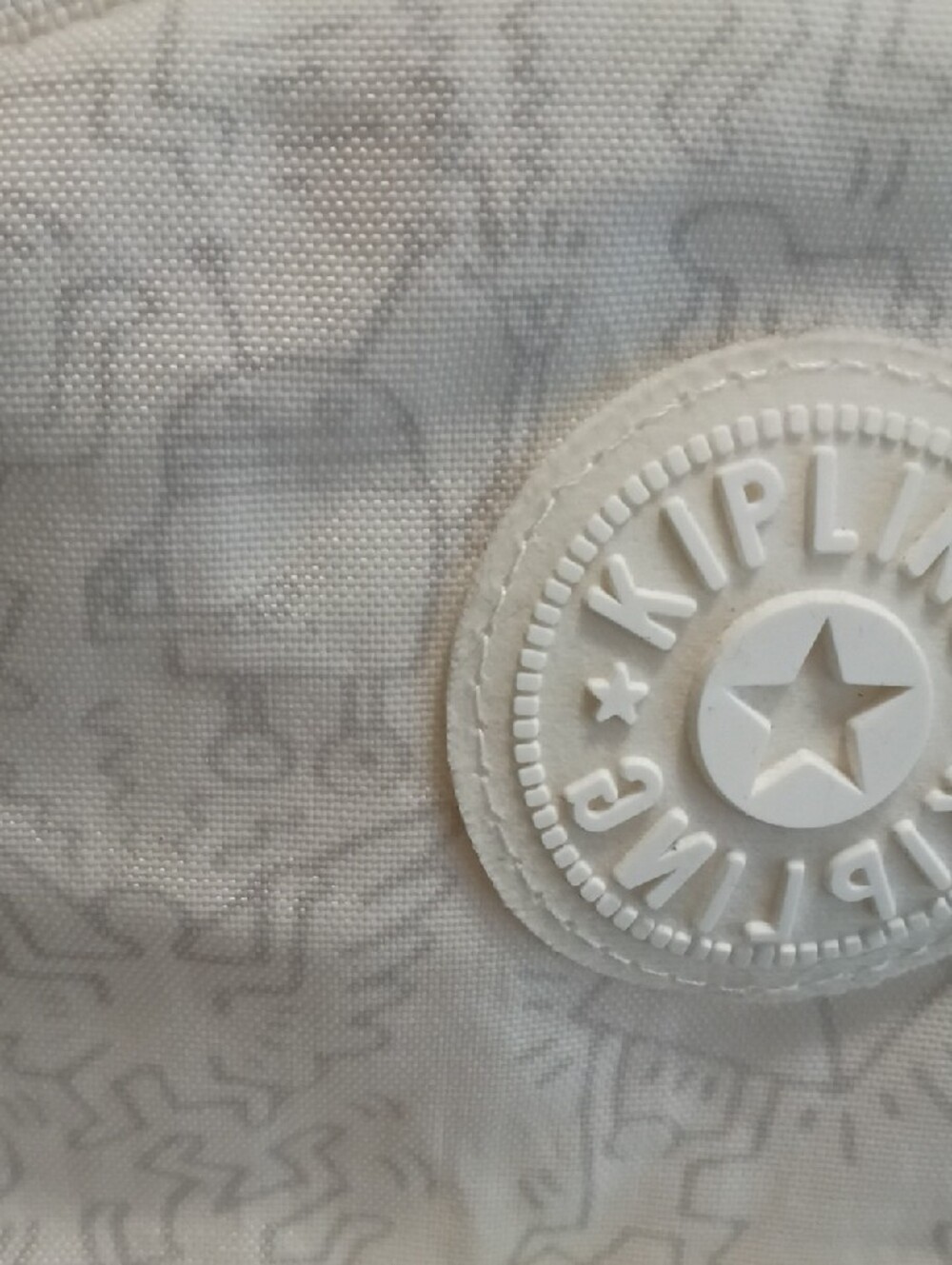 Kipling Backpack NWOT White Men's/ Womens Backpack with Red Graphic - Picture 13 of 13